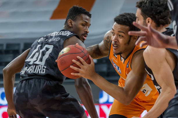 比赛中更加 比赛中更加