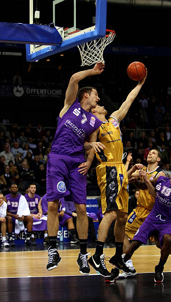 约百名记者 约百名记者